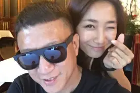 8对老夫少妻：有人一见钟情，有人二婚娶娇妻，最大年龄差21岁图片