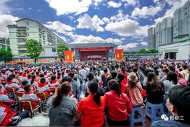 今天四月八，踏歌起舞醉壮乡！图片
