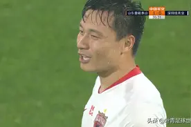 又见郜林翻滚！短短4秒，捂脸连滚5圈，名嘴：有内马尔风采图片