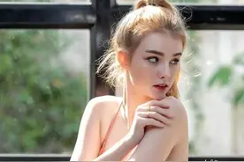 新E美APP带你认识19岁的网红“医美锦鲤”，美到不可方物图片