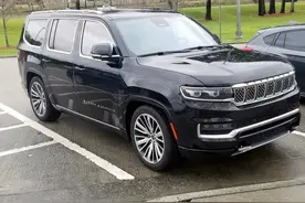 JEEP真正的7座SUV，内部4块屏幕+V8动力，堪称巨无霸图片