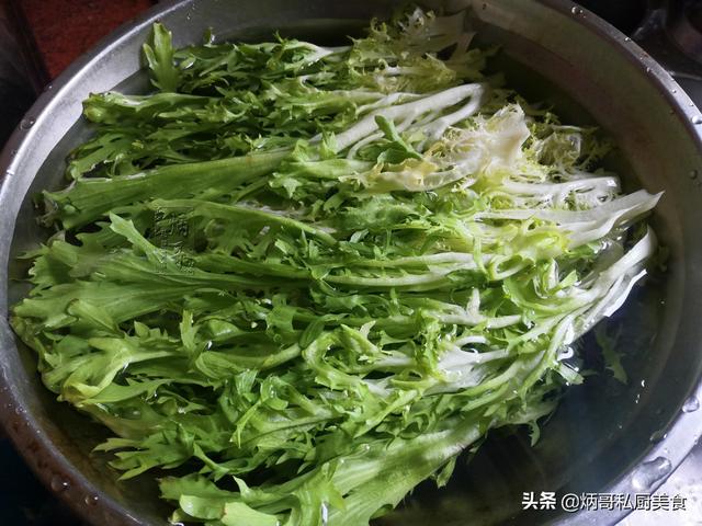 它是“氨基酸”含量最高的蔬菜，平时不多见遇到别错过，营养极高