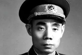 抗战胜利后，将军开车回乡，不料迎接他的，只是跛腿哥哥图片