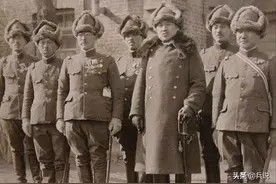 伪满军打着白旗，进村和“八路长官”谈判，被一枪崩了图片