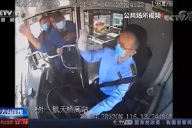 三环路上公交车突然刹车，发生了什么？图片