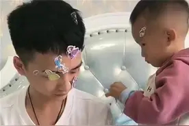 “最年轻宝爸”火了，颜值太嫩被误认为是初中生，宝爸无奈摇头图片