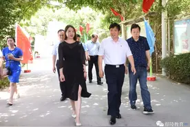 鄢陵县委书记尹二军“六一节”走访慰问学校师生图片