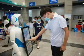 “人脸识别”现身2020年西工大新生报到现场图片