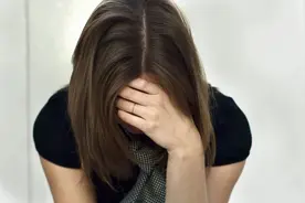 哺乳期妈妈乳头出现“白点”“白泡”，千万别忽视图片