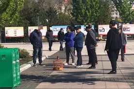 疫情期间，戴口罩已是出行“标配”，但仍有市民无知无畏……图片