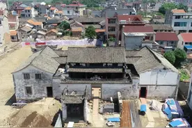 嵊州百年老台门今天开始平移，一段55米的路，它要“走”一个星期图片