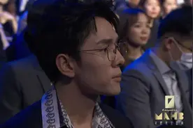 娱乐圈残酷真实上演！李佳琦和小助理同场出席活动，待遇大不相同图片