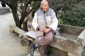 与佛有缘受菩萨托梦，他花费43年自建寺庙，一件百衲衣穿到80多岁图片