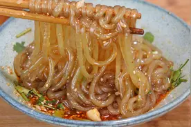 自从学会酸辣粉的新做法，我家天天吃都不腻，酸辣开胃又解馋图片