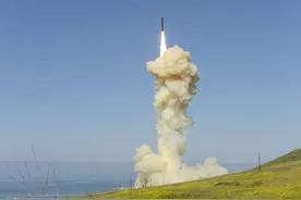 奇异天象照亮西北夜空，中国陆基中段反导成功，五角大楼：第五次图片