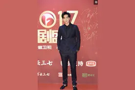 国剧盛典这面墙检验男明星的身高，竟然只有高伟光过线图片