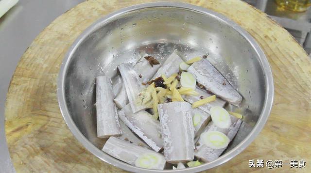 干炸带鱼需要挂糊吗？这才是正确做法，焦香酥脆，新手也能轻松做