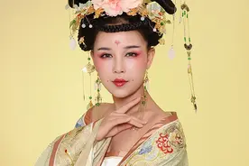 古风微醺妆，当真六宫粉黛无颜色呀！图片
