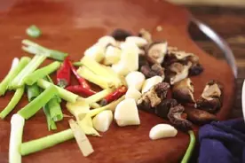 晚上经常吃生姜、土豆会慢性中毒吗？很多人理解错了要改正图片