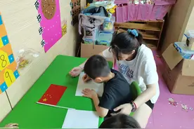 让幼儿认识五星红旗，萌发爱国情感图片