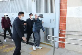 元旦李嘉诚携儿孙祭亡妻，周凯旋陪伴29年没名分，难忘庄月明？图片
