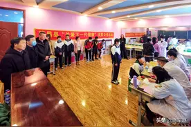 纪实摄影：中小学生体检片段图片