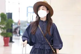 40岁张静初不显老，穿"萝莉裙"元气又减龄，说是少女都不过分图片