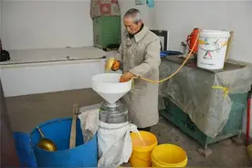 卖豆腐的爹妈图片