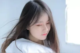 眼睛干干的有想哭的心情，不知道你现在到底在哪里图片
