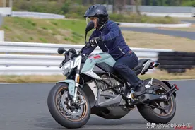 试驾测评：电动摩托车时速可高达200km/h图片