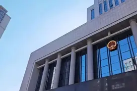 人民法院可以合并审理的诉讼应“基于同一事实”发生，所依据的事实关系或法律关系应具有一致性或重叠性图片