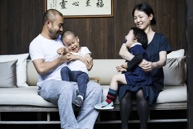 疫情之下最“佛系”的巴萨一家人：灵隐踢球，西湖作画