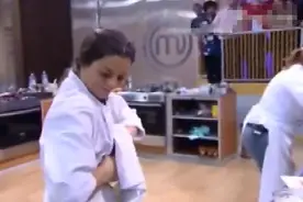 “你奔向爸爸的样子真可爱”女孩比赛中拧不开瓶盖，跑向爸爸求助图片