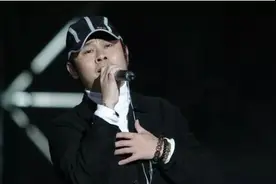 刀郎毕生的遗憾：因骂哥哥带绿帽子，酿成了哥哥永远回不来的悲剧图片