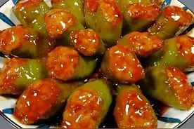 青椒酿肉要想爽脆嫩滑，掌握这个方法，一盘不够吃图片