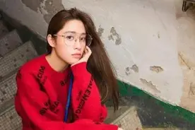 "塑料亲姐"欧阳妮妮：称来北京是出国，暗讽亲妹欧阳娜娜显老图片