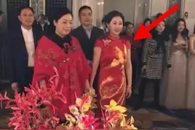 结婚典礼，被年轻婆婆抢了“风头”，新娘子一家的表情，令人感慨图片