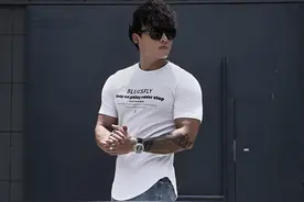 肌肉型男的日常穿搭就应该这么帅，这些衣裤值得一试图片