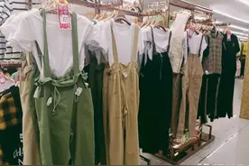 西安超野的服装批发城，买一身只花了100块图片