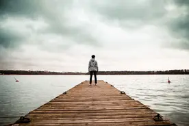 一个人最顶级的自律，是拒绝内耗图片