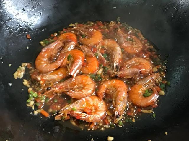 老何说菜丨美极虾简约不简单，鲜到爆