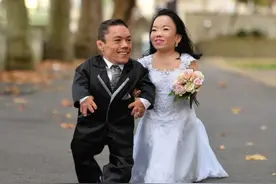 直击全球最矮小夫妻的日常，幸福甜蜜，但有一个问题很尴尬图片