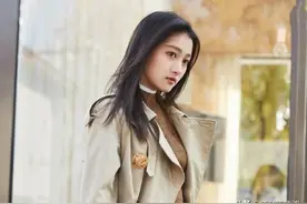 肩宽、骨架大的女人，这样穿“大衣”准显瘦！看蒋欣关晓彤就懂了图片