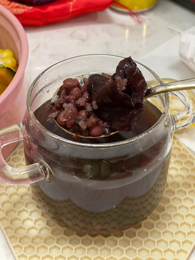 花胶可以和黑豆黑米一起煲吗 花胶和黑豆一起炖的作用功效