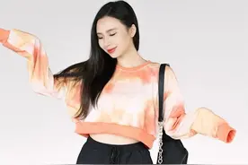 短上衣 + 高腰下装，早春流行这么穿图片