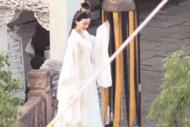 67岁赵雅芝再扮白娘子，与杨紫同上综艺，合唱引发回忆杀图片