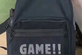 河南焦作00后女大学生武汉地铁发现遗失背包，拖行李5小时辗转30公里送还失物，失主竟是老乡图片