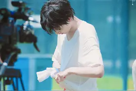这位15岁高中生身材也太好了！是让人心动的夏日男孩没错了！图片
