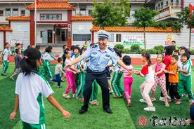 脱贫摘帽！梅州市公安局助力五华叶湖村共绘新时代“富春山居图”图片