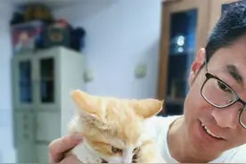 全网300万粉丝，看他在济南“绑架”小猫图片